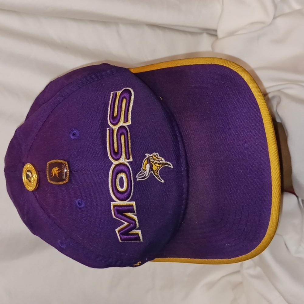 Minnesota Vikings Randy Moss Hat With Two Season Ticket Owner Pins